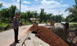 Pondasi Gorong-gorong di Kembang Janggut Terkikis Nyaris Putus Akses ke Tabang