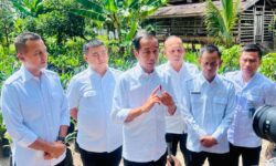 Jokowi Tegaskan Jalur Logistik dan Jalan Produksi Jangan Sampai Rusak Parah