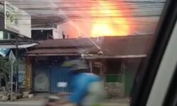 Rumah Dihuni 10 Jiwa di Samarinda Hangus Terbakar