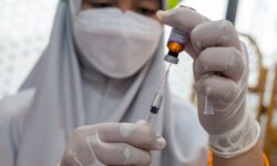 Sukses Imunisasi Ganda Kuncinya di Tenaga Kesehatan