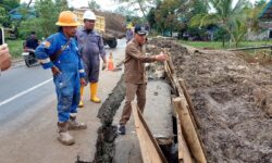 Samsun Sesalkan Proyek Pipanisasi Gas Hancurkan Seperempat Badan Jalan Provinsi di Samboja