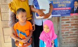Sambungan Listrik Baru Gratis bagi 18.071 Rumah Tangga di Jawa Timur