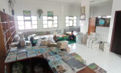 Perkembangan Teknologi Membuat Minat Mengunjungi Perpustakaan Rendah