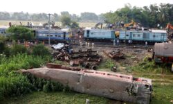 Kecelakaan Kereta Api di India: Masih Mencari Korban di Sela Gerbong