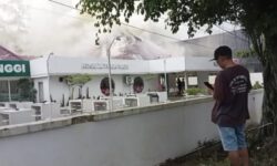 Diduga Korsleting di Plafon, Bangunan Kafe di Samarinda Terbakar