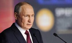 Putin Pastikan Rusia Pindahkan Senjata Nuklirnya yang Pertama ke Belarusia