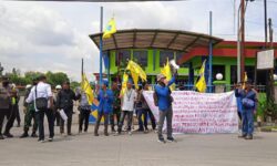 Demo di Depan Terminal BBM Samarinda, PMII Suarakan Kelangkaan Elpiji 3 Kg