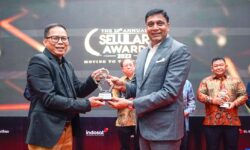 Bawa Indosat Terus Tumbuh Positif, Vikram Sinha Raih ‘CEO of The Year 2023’