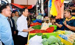 Ketika Presiden Jokowi dan PM Anwar Sambangi Pasar Chow Kit