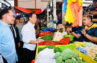 Ketika Presiden Jokowi dan PM Anwar Sambangi Pasar Chow Kit