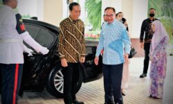 Bertemu di Putrajaya, Presiden Jokowi dan PM Anwar Bereskan Isu Perbatasan