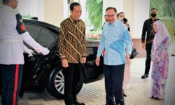 Bertemu di Putrajaya, Presiden Jokowi dan PM Anwar Bereskan Isu Perbatasan