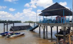 Proyek Halte Sungai Kemenhub di Tana Grogot Ambruk