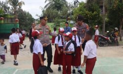 Polres Nunukan Daftarkan 8 Anak Eks Pekerja Migran Masuk Sekolah Dasar