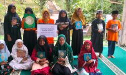 Rumah Zakat Salurkan Mukena dan Al Quran di Panti Asuhan Baitul Walad Samarinda
