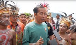 Jokowi Resmikan Papua Street Carnival