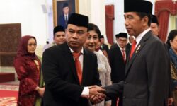 Jokowi Minta Menkominfo Budi Arie Bereskan Pembangunan BTS