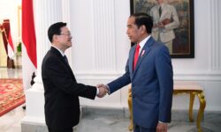 Bertemu Chief Executive Hong Kong, Jokowi Bahas Investasi hingga Perlindungan WNI