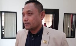 Seno Aji Buka Uji Publik Raperda Fasilitasi Pengembangan Pesantren di Balikpapan