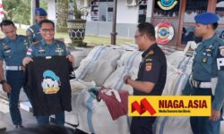 TNI AL – Bea Cukai Amankan 15 Karung Pakaian Bekas Impor di Sebatik
