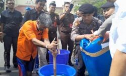 Polda Jambi Musnahkan 264 Kg Sabu Cair Senilai Rp347 M