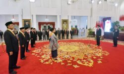 Presiden Jokowi Anugerahkan Tanda Kehormatan 18 Tokoh, Ini Nama-namanya