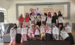 Rumah Zakat Berbagi Bahagia Bersama 100 Anak Yatim dan Dhuafa di Salma Shofa