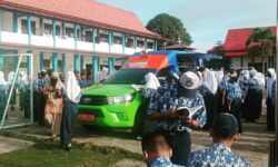 Anak SMPN 1 Sangatta Selatan Antusias dikunjungi Mobil Perpustakaan Keliling