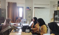 DPK Dukung Mahasiswa KKN Unmul Hidupkan Kembali Perpustakaan Kelurahan Bontang Kuala