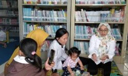 DPK Kutim Gelar Pelatihan Pembuatan Tahu Susu di Perpustakaan Desa Swarga Bara
