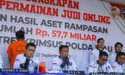 Polisi Tangkap dan Sita Aset Bandar Judi Online di Pekanbaru Rp57,7 Miliar