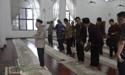 Kebebasan Beragama di Tiongkok, Wapres Salat di Masjid Shanghai Pudong