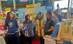 Hetifah dan Rahmad Mas’ud Buka Bazar Buku Murah Big Bad Wolf di BSCC Dome Balikpapan