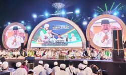 Bersama Habib Syech, Puluhan Ribu Umat Muslim di Kukar Lantunkan Sholawat Nabi