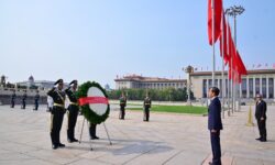 Di Beijing, Presiden Jokowi Kunjungi Monumen Pahlawan Rakyat