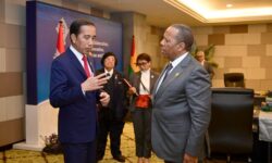 Pertemuan Pertama Jokowi dengan PM Trovoada di Bali