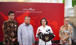 Sri Mulyani Hingga Gubernur BI Lapor Situasi Terkini Ekonomi Global ke Jokowi