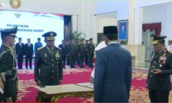 Presiden Lantik Jenderal Agus Subiyanto Jadi KSAD TNI