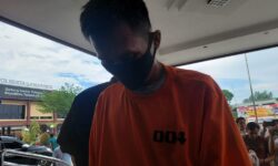 Tampang Dhani Pembawa 2 Kg Sabu di Samarinda yang Bikin Istrinya Histeris