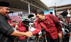 Edi Damansyah Bagikan Motor Trail Buat Tunjang Tugas Penyuluh Pertanian