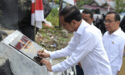 Jokowi Tanda Tangani Tugu Pancasila Kampung Tanama di Fakfak