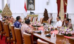 Jokowi Bicara Soal Indonesia Emas 2045 dengan Forum Rektor Indonesia