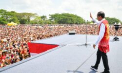 Presiden Jokowi Ungkap Kegembiraannya Bisa Hadiri Festival Dahau di Kutai Barat