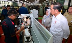 Jokowi Mau Kirim Tambahan Mesin dan Kendaraan Listrik ke SMKN 1 Purwakarta