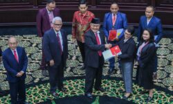 Pakar Hukum Tata Negara: Anwar Usman Semestinya Mengundurkan Diri sebagai Hakim MK