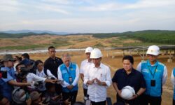 Jokowi Groundbreaking PLTS IKN Berkapasitas 50 Megawatt, Pionir Pembangkit Energi Terbarukan