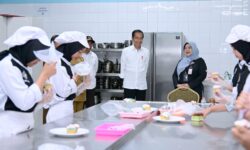 Ke SMKN 3 Malang, Jokowi: Ini yang Terbaik