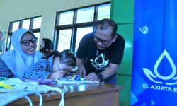 Dukung Komunitas Penyandang Disabilitas Garut, Karyawan-Manajemen XL Axiata Mengajar di SLB