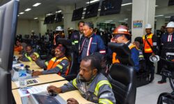 Arifin Tasrif Minta PT Freeport Mulai Gunakan Energi Bersih