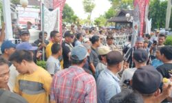 Ratusan Sopir Angkot di Balikpapan Tuntut Kemudahan Pengisian BBM